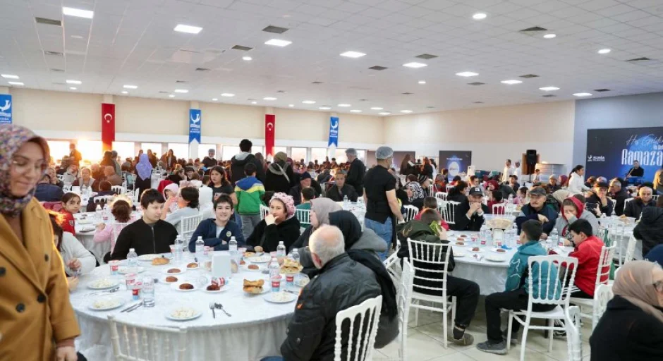 Aliağa'da İlk Toplu İftar