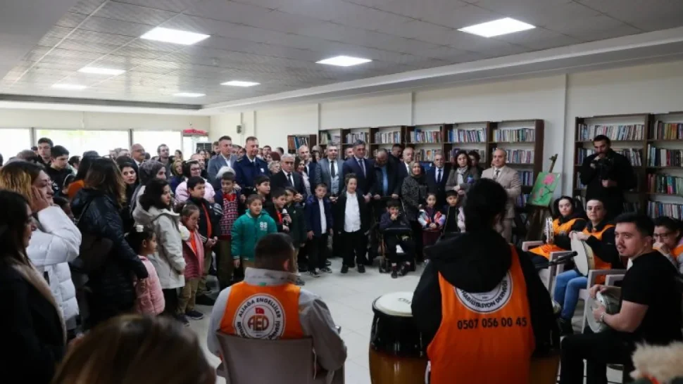 Aliağa'da Dünya Engelliler Günü'nde Omuz Omuza Farkındalık Yürüyüşü
