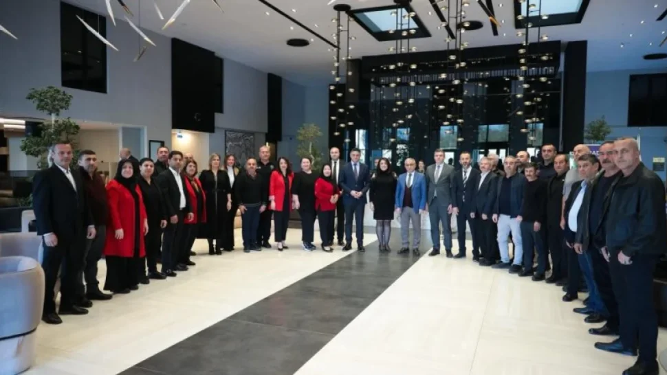 Aliağa Protokolü Muhtarlarla Aynı Masada Buluştu: Mahallelerin İhtiyaçları Gündemde