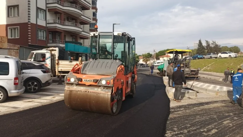 İzmir Büyükşehir'den Aliağa'ya Ulaşım Yatırımı: Çıtak Mahallesi Yolu Sıcak Asfaltla Buluştu